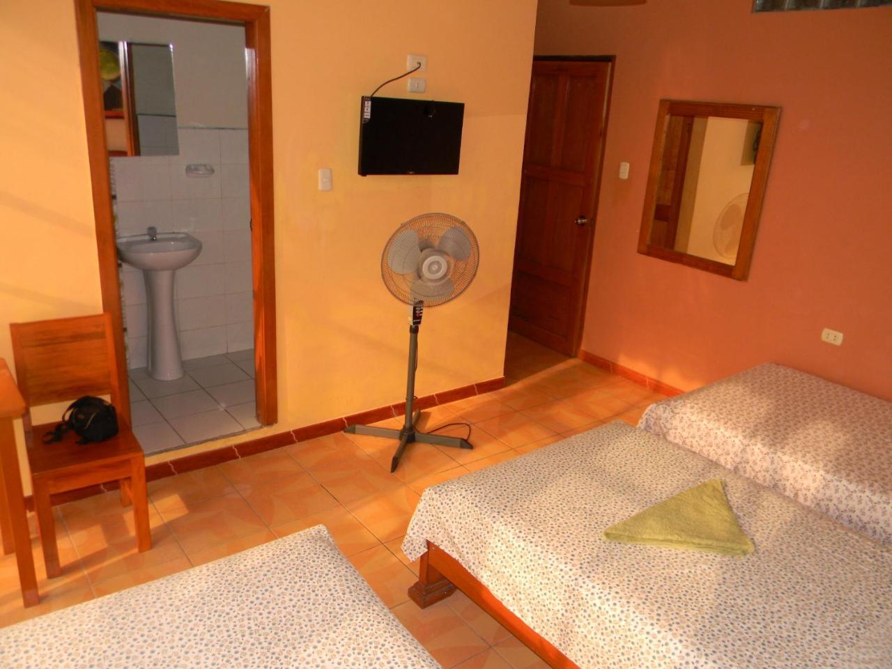 Amazon Dream Hostel With Ac And Starlink Iquitos Exteriör bild